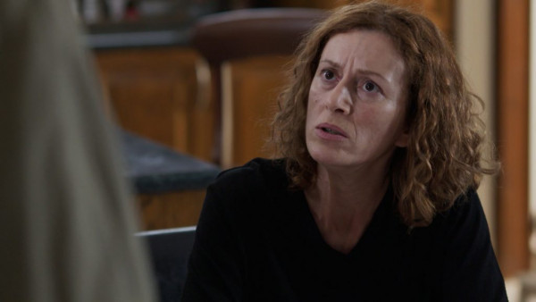 Η γη της Ελιάς – Θανάσιμη απειλή για τη Χάιδω – Ποιος μπαίνει απειλητικά στο σπίτι της;