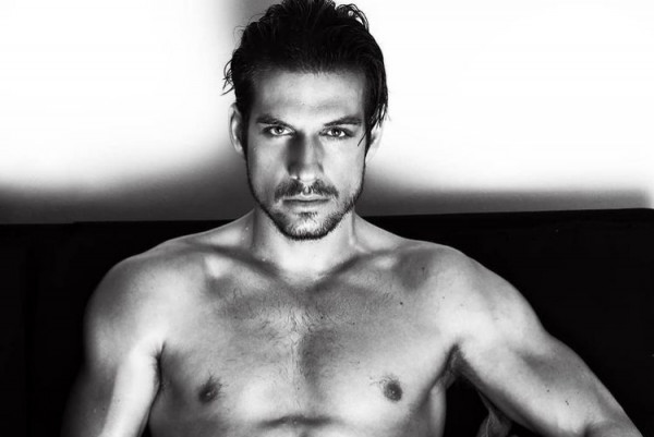 Ευάγγελος Χαλιώτης – Ο Έλληνας που γράφει ιστορία στη Νέα Υόρκη – Η συνεργασία με την Cardi B και την Πάρις Χίλτον