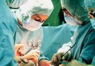 Χειρουργείο – Γυναικολόγος ξέχασε γάζα στον κόλπο ασθενούς – «Εγώ γάζες δεν μετρώ»