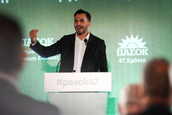 ΚΙΝΑΛ – Χριστοδουλάκης – Η κυβέρνηση τα έχει χαμένα με την πανδημία – Επέκταση του υποχρεωτικού εμβολιασμού