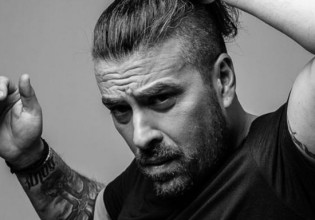 Γιάννης Αϊβάζης – «Ακόμη δυσκολεύομαι να αναπνεύσω» – Περιγράφει τη μάχη με τον κοροναϊό