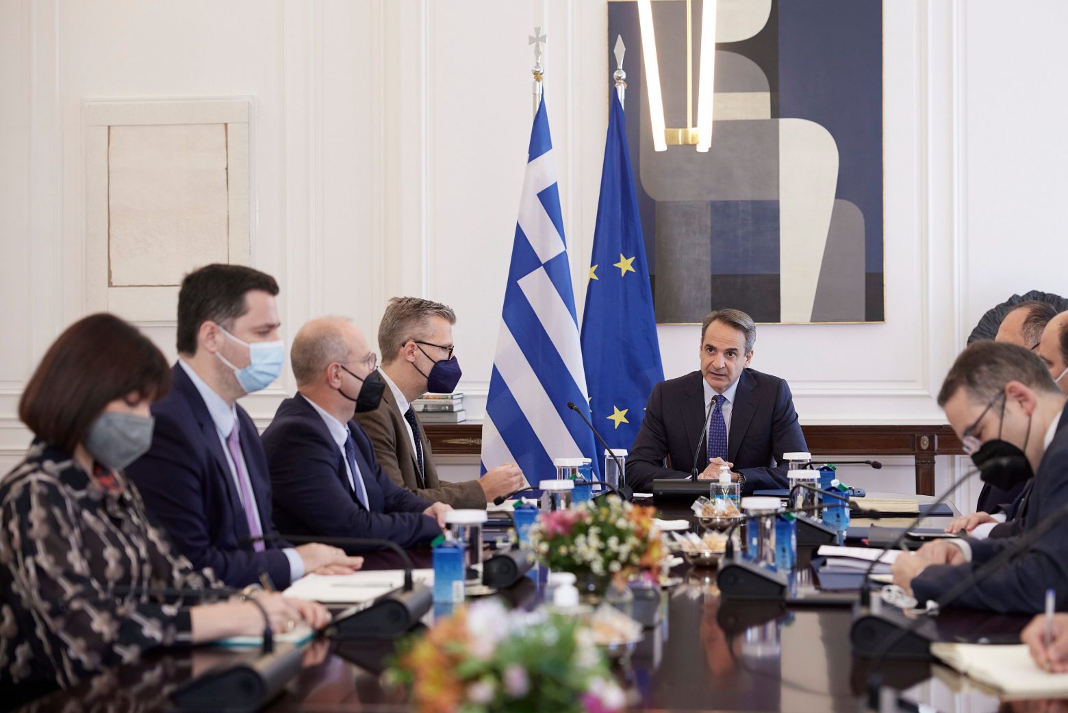 Πολιτικό μπρα ντε φερ κυβέρνησης - ΣΥΡΙΖΑ και για τον εμβολιασμό στους 60άρηδες