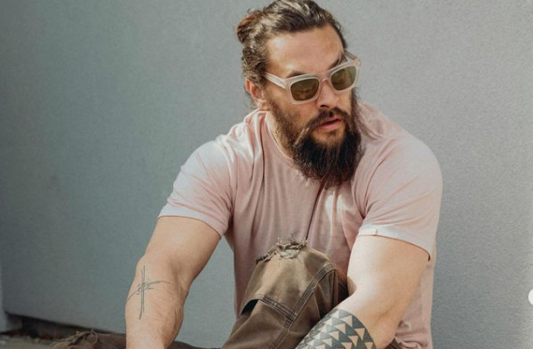 Τζέισον Μομόα – Έξαλλες φωτογραφίες μετά από μεθύσι κάνουν τον γύρο του διαδικτύου