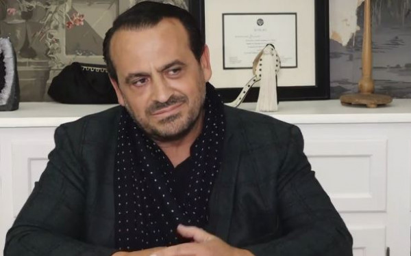 Όταν ο Βασίλης Ζούλιας έντυσε την Πατρίσια Φιλντ του «Emily in Paris»