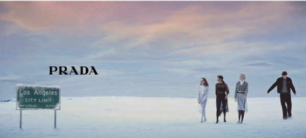 Η Prada φέρνει το χιόνι στο «καυτό» Λος Άντζελες για την νέα της χριστουγεννιάτικη καμπάνια