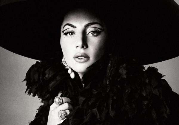 Lady Gaga – Ποζάρει γυμνή για γνωστό περιοδικό μόδας και αποθεώνεται