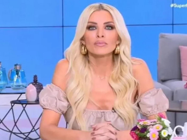 Κατερίνα Καινούργιου – Χάραξαν με κλειδί το αυτοκίνητό της – Δείτε τη φωτογραφία