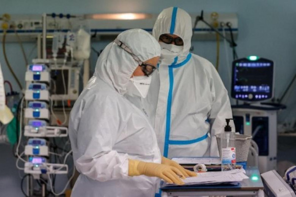 Κοροναϊός – 7.335 νέα κρούσματα και 65 θάνατοι – Στους 477 οι διασωληνωμένοι