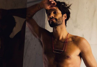 Γιώργος Καράβας – Selfie χωρίς εσώρουχο και το Instagram παραληρεί