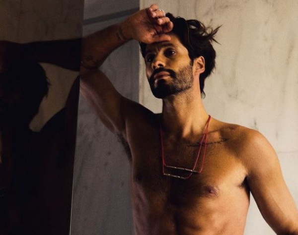 Γιώργος Καράβας – Selfie χωρίς εσώρουχο και το Instagram παραληρεί