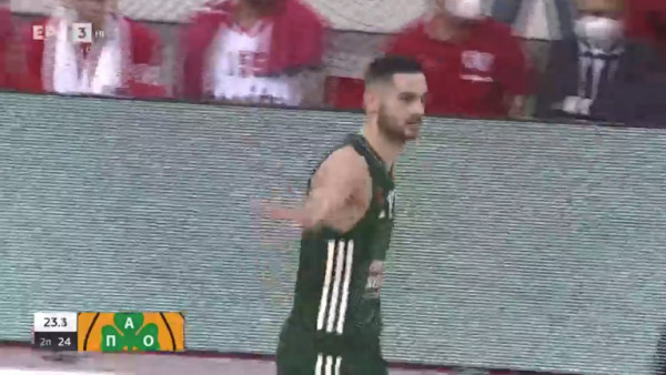 Τρίποντο και… χειρονομία από Παπαπέτρου