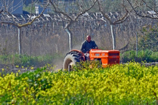 Σέρρες – Νεκρός 79χρονος που καταπλακώθηκε από το τρακτέρ του