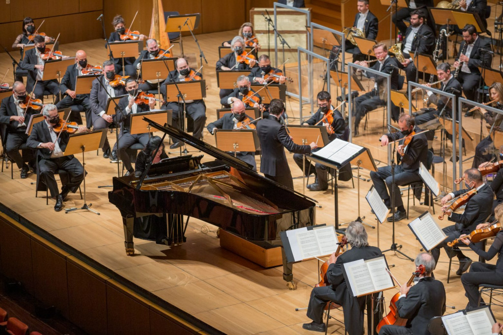 Μίκης Θεοδωράκης – Μεγαλειώδης συναυλία στο Μέγαρο Μουσικής