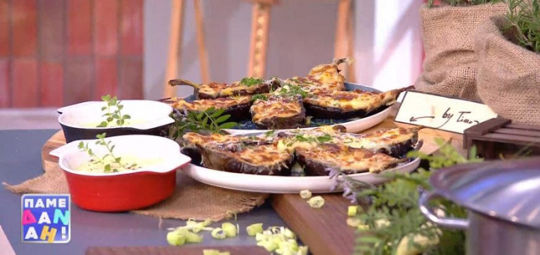 Ο Τίμος Ζαχαράτος μάς ετοιμάζει μια εύκολη συνταγή για μελιτζάνες παπουτσάκια