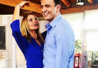 Τζένη Μπαλατσινού – Φωτογραφίζει τον Βασίλη Κικίλια και τον γιο τους στο κέντρο της Αθήνας