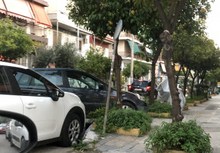 Νίκαια – Αυτοκίνητο κόντεψε να μπει σε πολυκατοικία [Εικόνες]