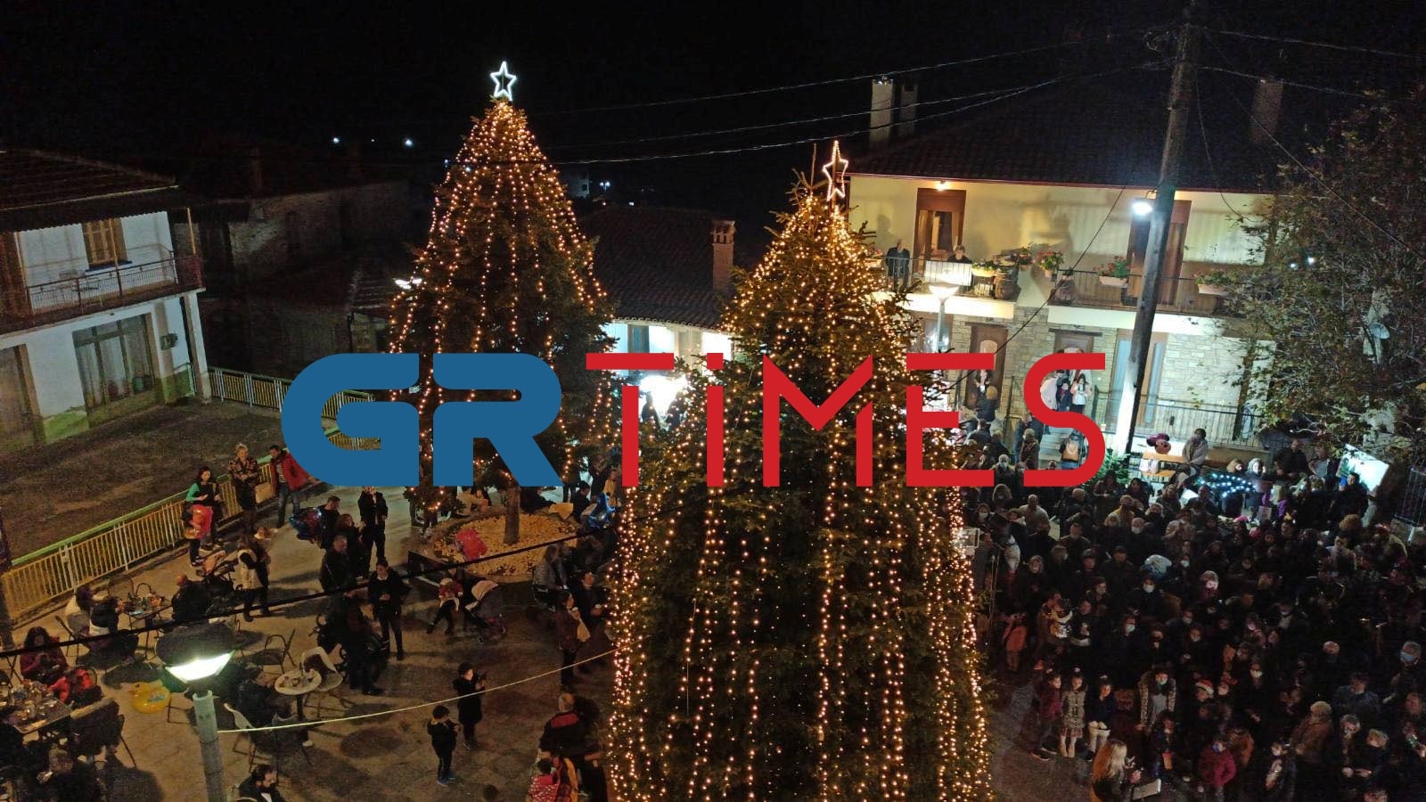 Xαλκιδική - Φωταγωγήθηκε το πρώτο Χριστουγεννιάτικο δέντρο στην Ελλάδα