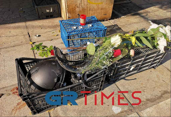Θεσσαλονίκη – Συγκίνηση για τον άτυχο ντελιβερά – Αφήνουν λουλούδια στο σημείο που σκοτώθηκε