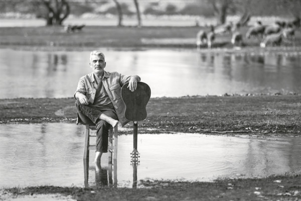 Δημήτρης Μυστακίδης – «Το λαϊκό τραγούδι είναι το κλειδί που ανοίγει τις ψυχές των ανθρώπων»