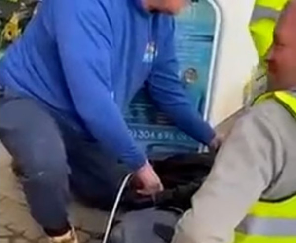 Επιχείρησε να κλέψει αυτοκίνητο με αυτιστικό παιδί – Το όρμηξαν υπάλληλοι βενζινάδικου