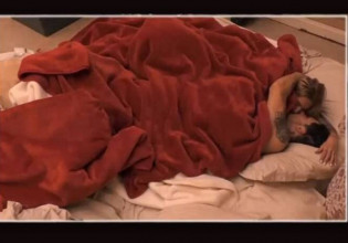 Χαμός στη Φάρμα – Τα καυτά φιλιά της Αγγελικής Ηλιάδη με τον Γρηγόρη στο κρεβάτι