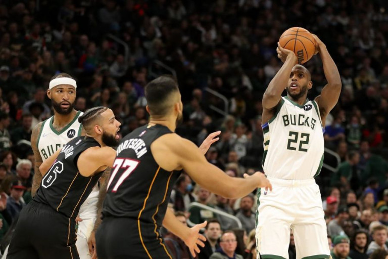 Μπακς – Χιτ 124-102 – Μπορούν και χωρίς τον Γιάννη οι πρωταθλητές