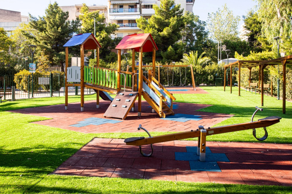 Φάληρο-Άλλαξαν όψη οι παιδικές χαρές