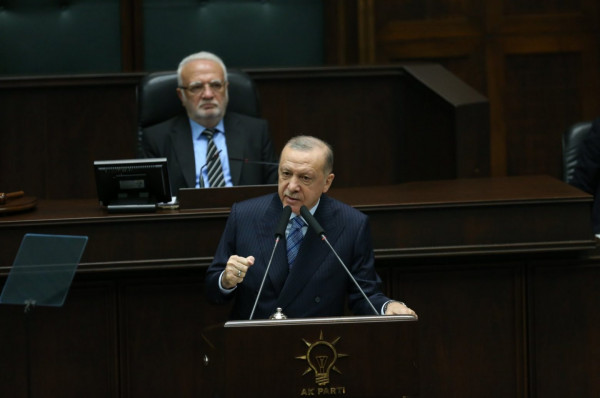 Ο Ερντογάν αποκτά πλήρη έλεγχο της οικονομικής πολιτικής και επιμένει στα χαμηλά επιτόκια