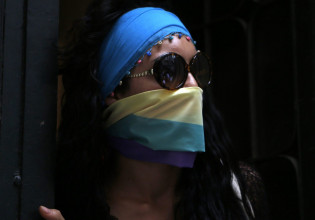 Η τρανς ακτιβίστρια Deniz ζούσε στην Τουρκία με τον φόβο του θανάτου – Zητά καταφύγιο στην Ελλάδα