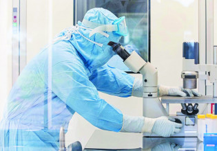 Όμικρον – Η λοίμωξη από τη νέα παραλλαγή δείχνει να προστατεύει από τη Δέλτα