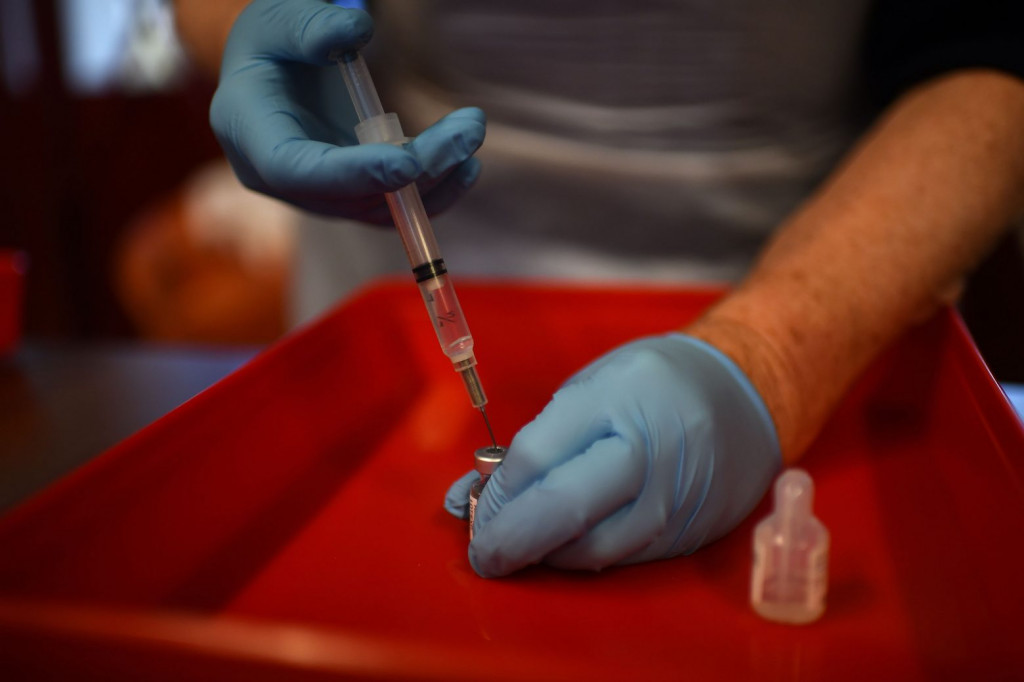 Όμικρον – Σημαντική πτώση της αποτελεσματικότητας των εμβολίων δείχνουν οι πρώτες μελέτες
