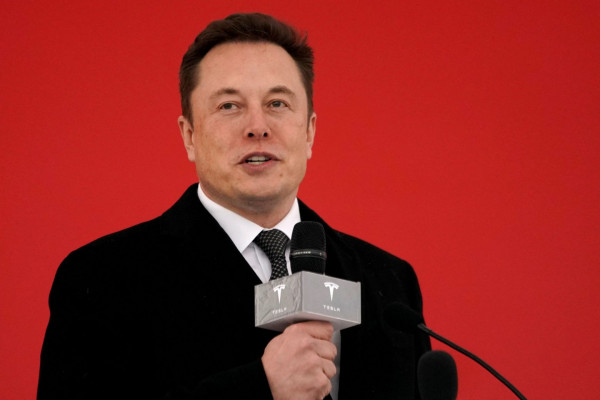 Ίλον Μασκ – Ο επικεφαλής της Tesla θα πληρώσει φόρο «άνω των $11 δισ.»