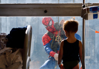 ΗΠΑ – Η Όμικρον γεμίζει τις παιδιατρικές κλινικές