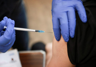 Μόσιαλος – Η τρίτη δόση εμβολίου εξουδετερώνει την Ομικρον