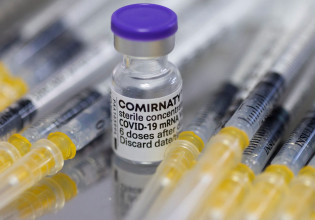 Όμικρον – Η ΕΕ θα παραγγείλει νέα βερσιόν του εμβολίου της Pfizer