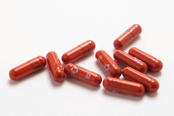 Κοροναϊός – Εγκρίθηκε στις ΗΠΑ το αντιικό χάπι της Merck που λαμβάνεται στο σπίτι