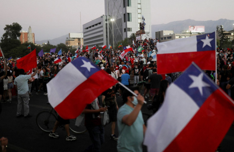 Το θαύμα της Χιλής – Πως κατάφερε να περάσει αλώβητη από το τελευταίο κύμα της πανδημίας