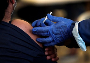 Δημόπουλος – Προστατευμένος από την Όμικρον ο πλήρως εμβολιασμένος – Τι είπε για rapid και self test