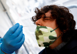 Όμικρον – Η νέα παραλλαγή είναι ακίνδυνο κρυολόγημα, ισχυρίζεται ισραηλινός γιατρός