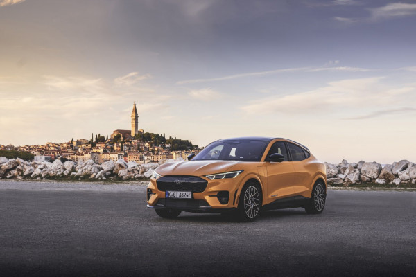 In Charge of the Road – Το πιο συναρπαστικό ηλεκτρικό SUV της χρονιάς που πέρασε