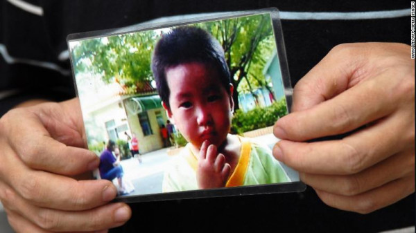 Κίνα – Επανενώθηκε με τους γονείς του 14 χρόνια μετά την απαγωγή του