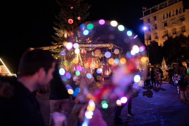 Κοροναϊός – Ανησυχίες για τη μεταδοτικότητα της μετάλλαξης Όμικρον και το ενδεχόμενο για νέα μέτρα τις ημέρες των Χριστουγέννων