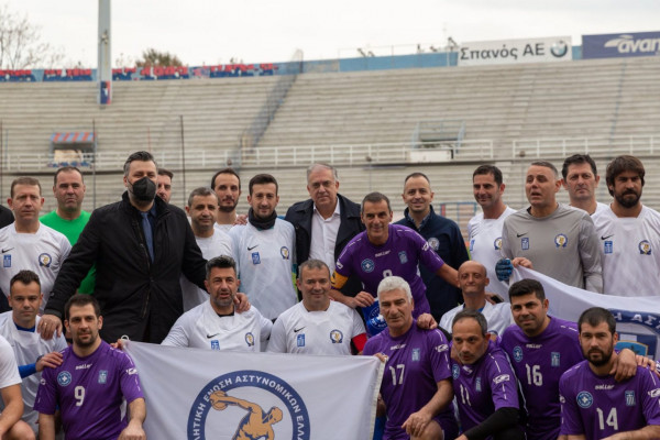 «Διαιτητής» σε ματς φιλανθρωπικου σκοπού ο Θεοδωρικάκος – Αγώνας κατά της ενδοοικογενειακής βίας