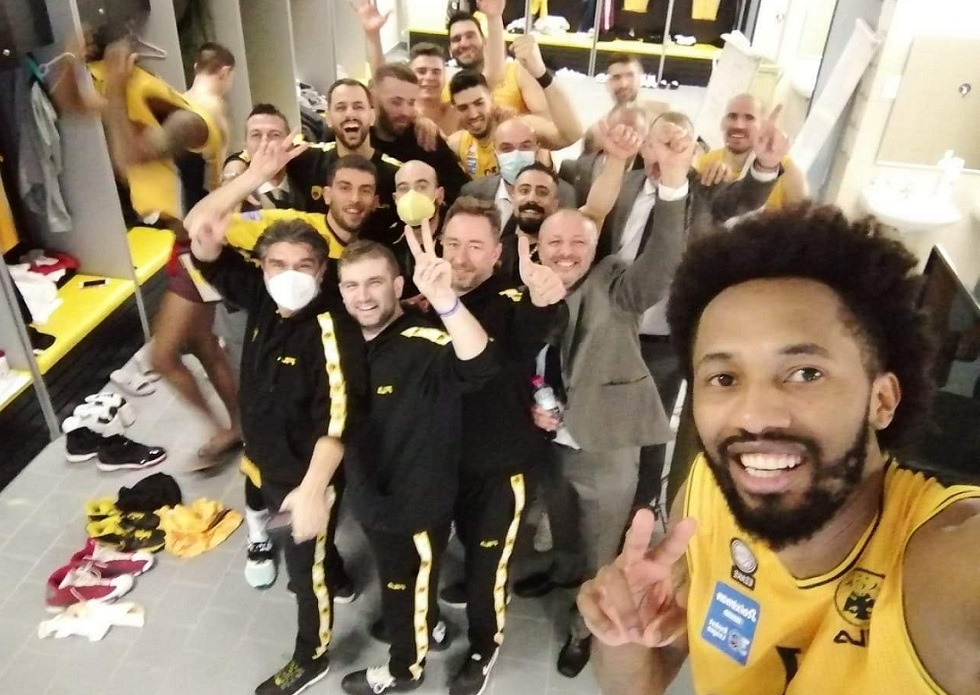 Η αφιέρωση των παικτών της ΑΕΚ στον Γέλοβατς