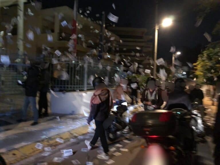 Ρουβίκωνας – Παρέμβαση στην πρεσβεία της Πολωνίας – Για τον νόμο που απαγορεύει τις εκτρώσεις