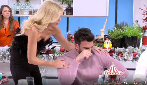 Δημήτρης Αλεξάνδρου – Λύγισε στον αέρα της εκπομπής «Μπορεί να βαράτε έναν άνθρωπο, αλλά δε ξέρετε από πίσω τι υπάρχει»