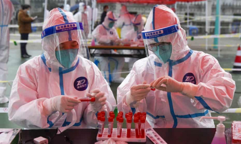 Κοροναϊος – Πώς μπορεί να εξαπλωθεί η «Όμικρον» στην Ελλάδα – Τι δείχνει η διεθνής εμπειρία