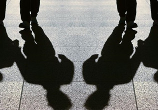 Μπουρνάζι – Αιματηρή επίθεση από ανήλικους μαχαιροβγάλτες