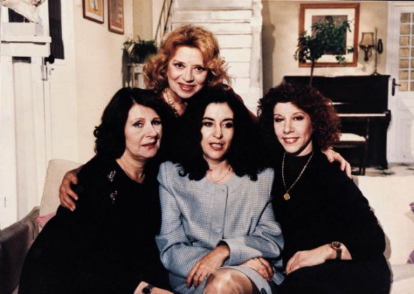 Νένα Μεντή – Θα ξαναέκανα τις «Τρεις Χάριτες» και με λιγότερα λεφτά