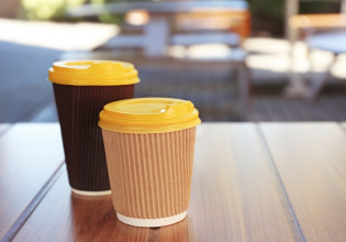 Ακριβαίνει ο καφές μετά την Πρωτοχρονιά – Στα 10 λεπτά η αύξηση μετά την επιβολή του «πράσινου» φόρου